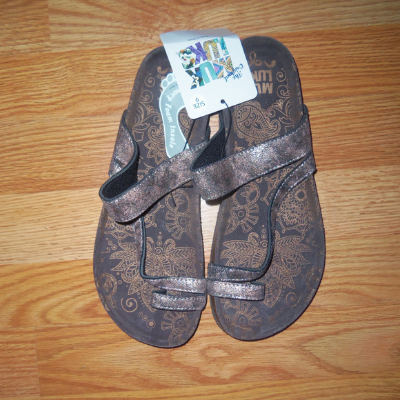 Muk Luks Shoes - Muk Luks NEW MIKKA Sandals 9